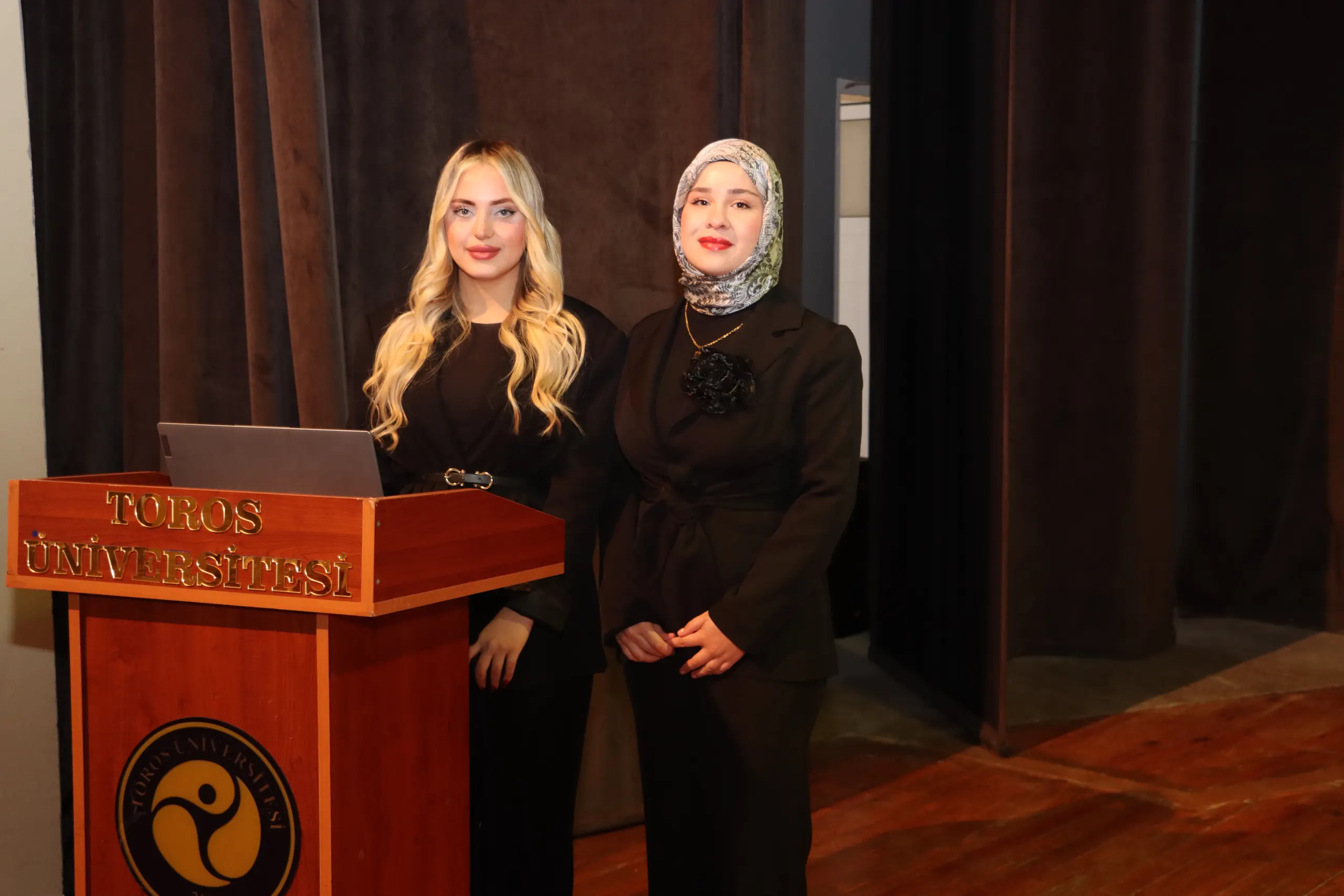Serkan Özada İşletme Bölümü Koordinasyonu ile Öğrencilere Kampüs Mersin ve Garaj Mersin Projelerini Tanıttı