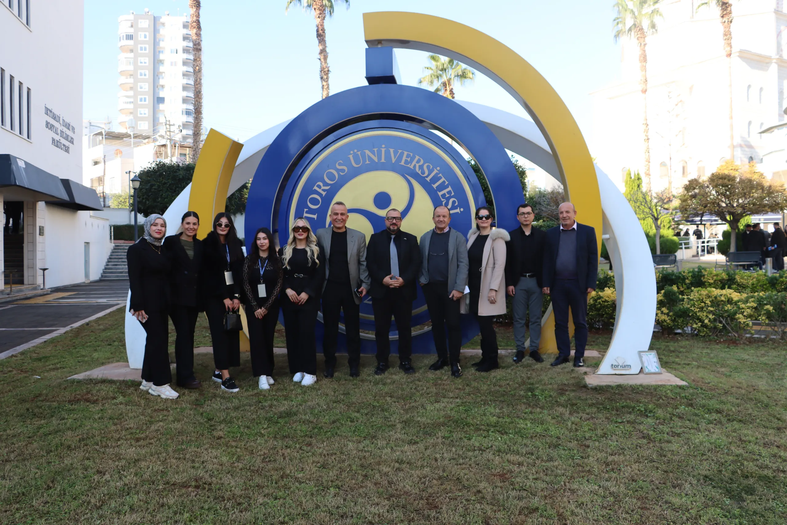 Serkan Özada İşletme Bölümü Koordinasyonu ile Öğrencilere Kampüs Mersin ve Garaj Mersin Projelerini Tanıttı