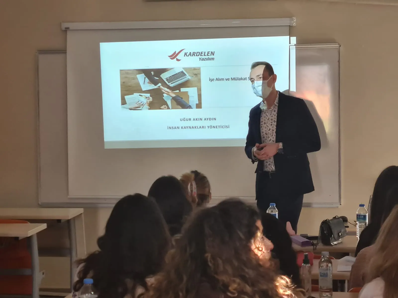 İnsan Kaynakları Yönetimi Dersinde Kardelen Yazılım İnsan Kaynakları Yöneticisi Uğur Akın Aydın'ı Misafir Ettik