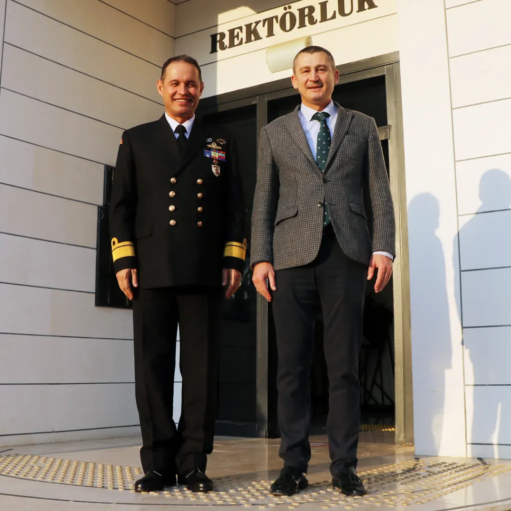 Tuğ Amiral Bavbek’ten Rektörümüz Arıöz’e Ziyaret