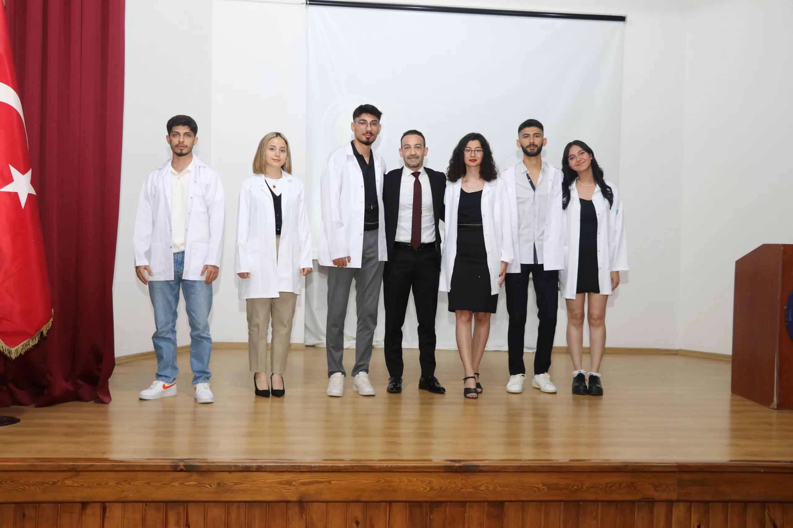 Fizyoterapi ve Rehabilitasyon Bölümü Öğrencileri Önlük Giydi