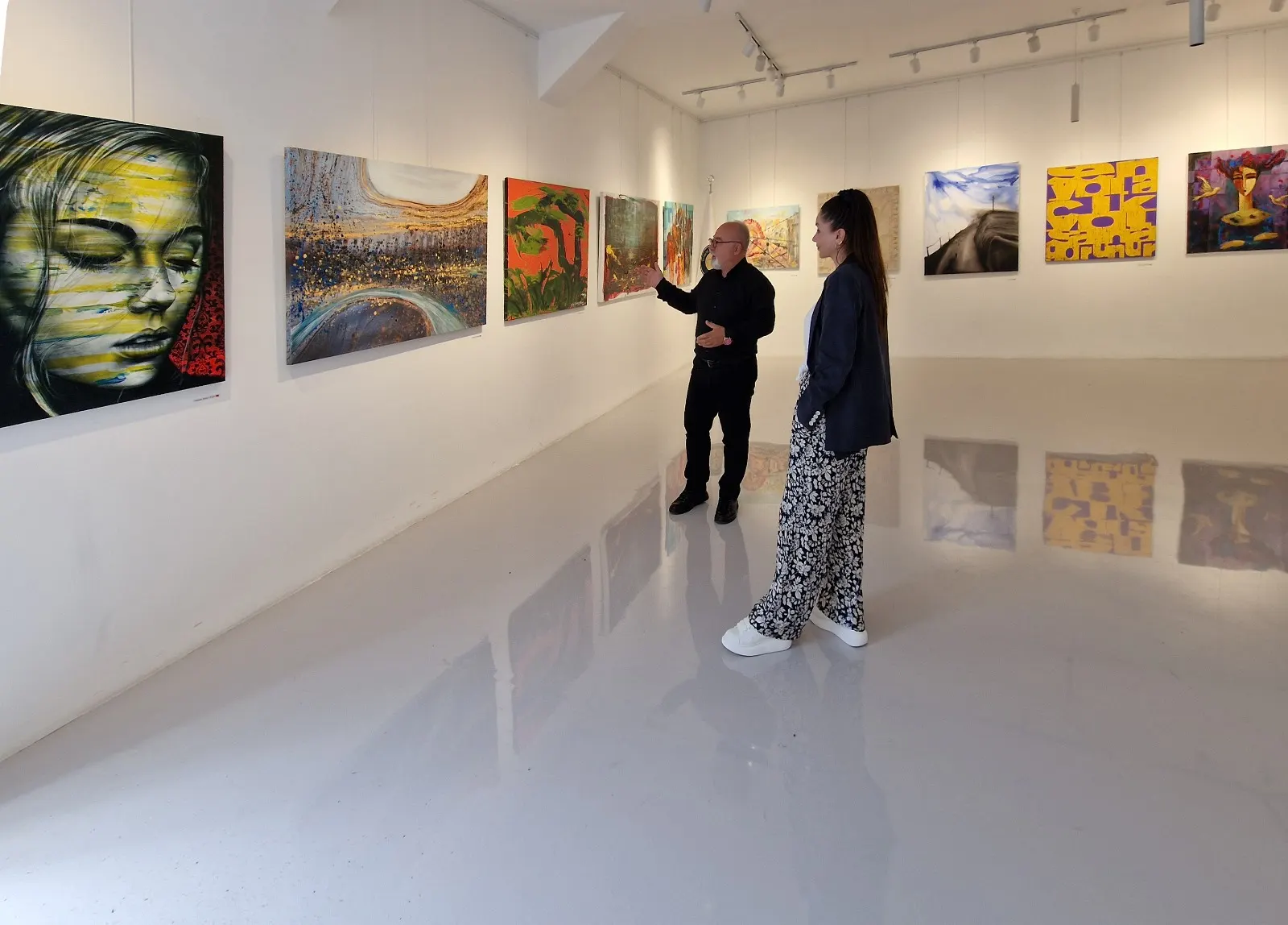 Ahu Kaynak, Chief Advisor To The Chairman Of The Founding Board Of Trustees, Visited The Gülüm özveren Art Gallery