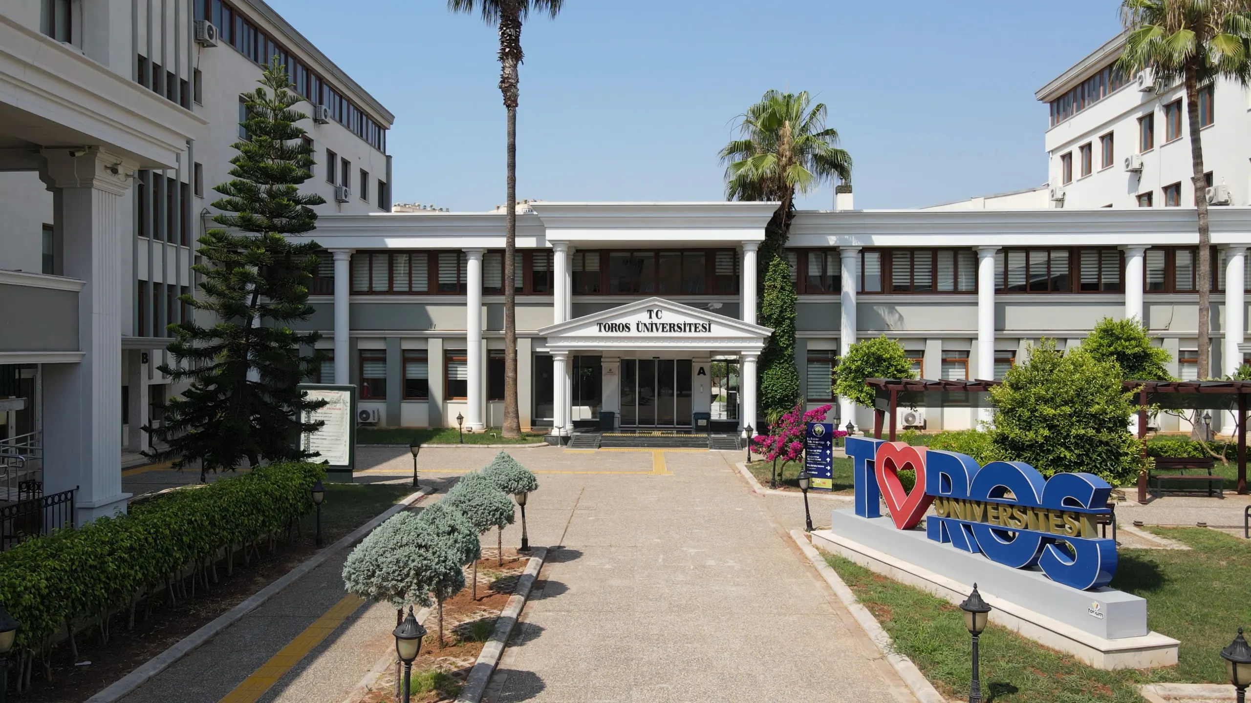 Toros Üniversitesi, “kurumsal Akredite” Olmanın Gururunu Yaşıyor
