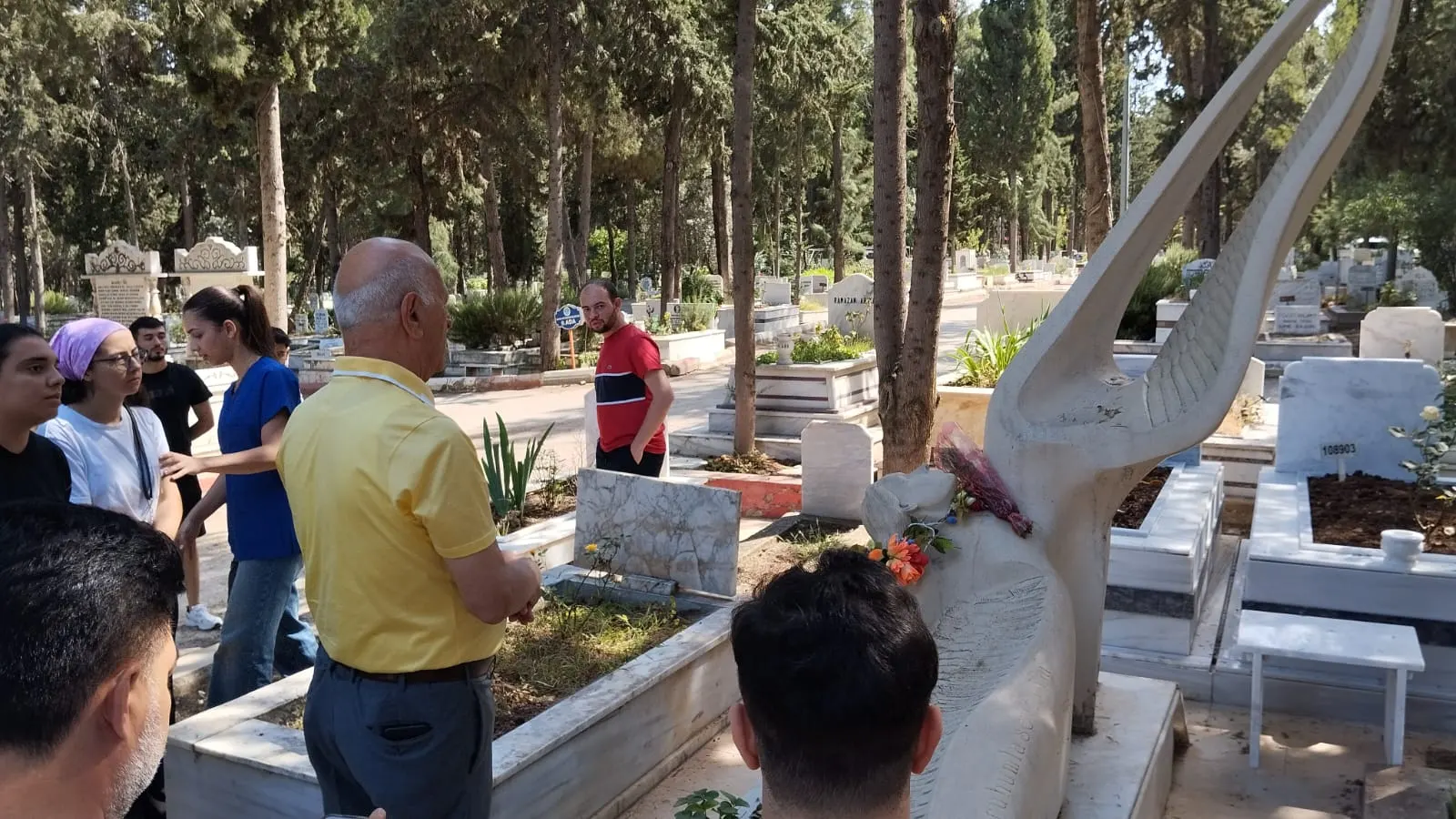 Toros Üniversitesi Öğrencilerinden Yaşlı Bakım Yerleşkesine Ziyaret
