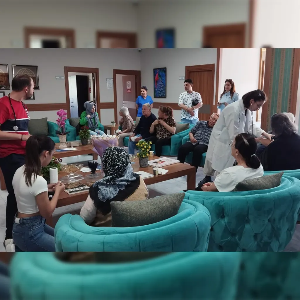 Toros Üniversitesi Öğrencilerinden Yaşlı Bakım Yerleşkesine Ziyaret