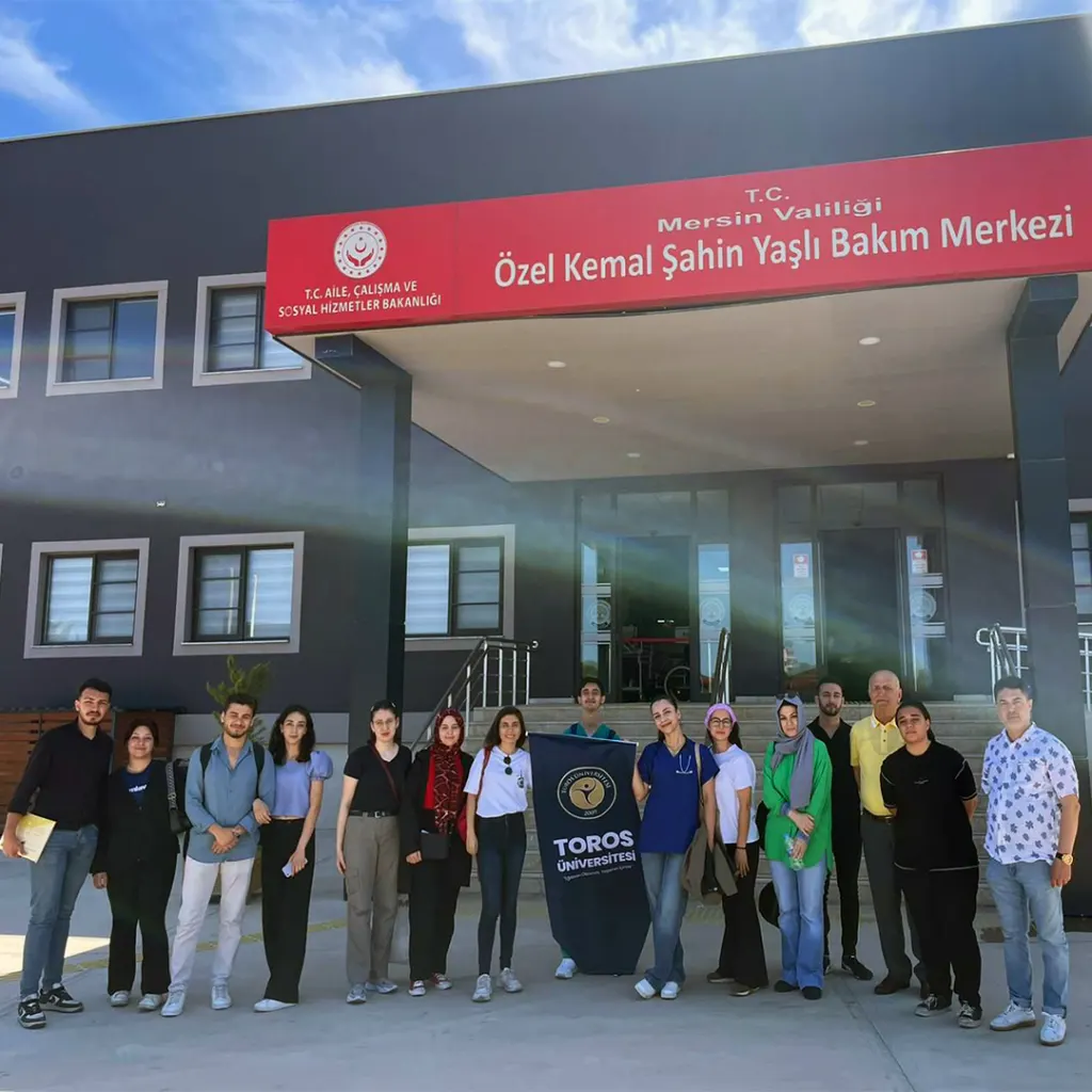 Toros Üniversitesi Öğrencilerinden Yaşlı Bakım Yerleşkesine Ziyaret