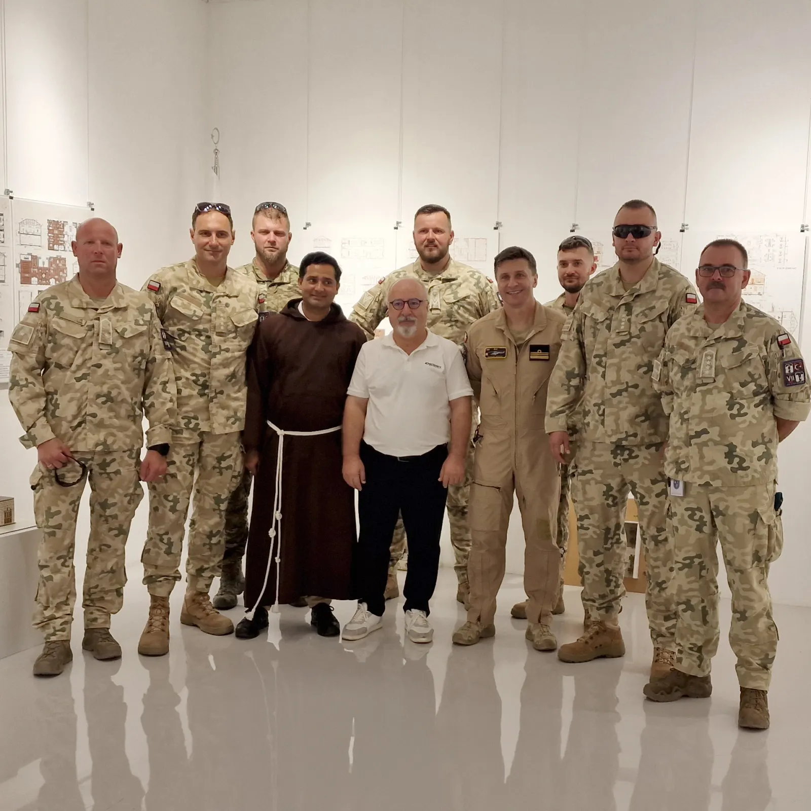 Nato Askerlerinden Gülüm Özveren Sanat Galerisi’ne Ziyaret