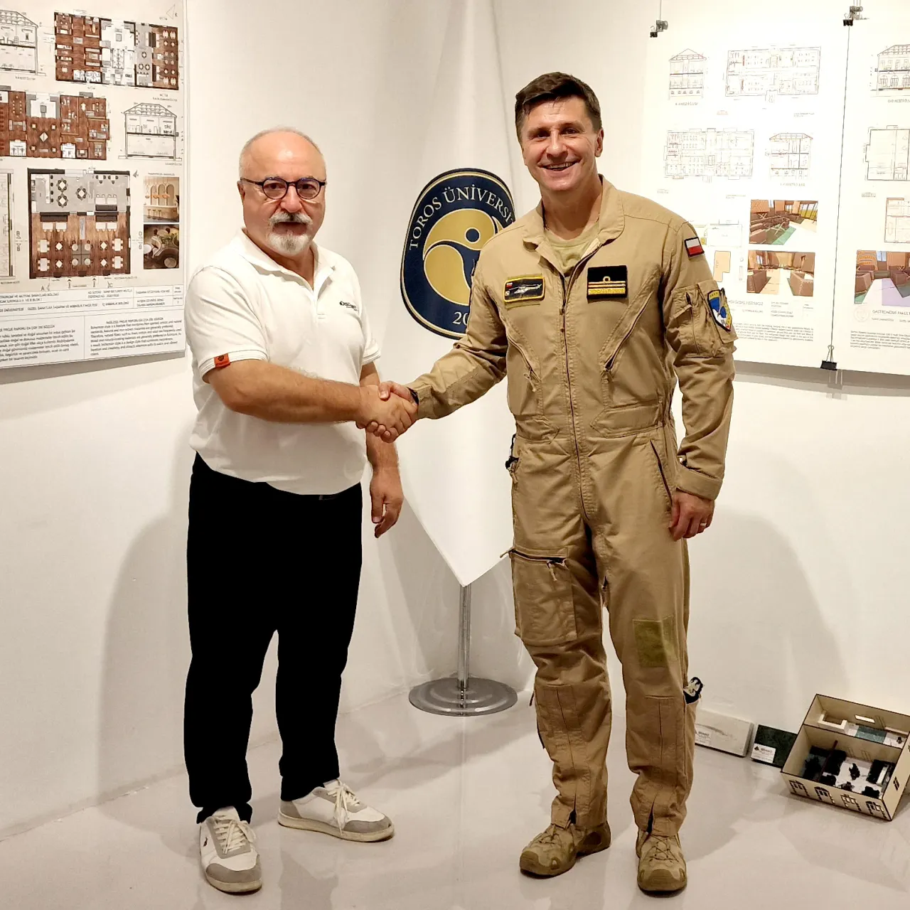Nato Askerlerinden Gülüm Özveren Sanat Galerisi’ne Ziyaret