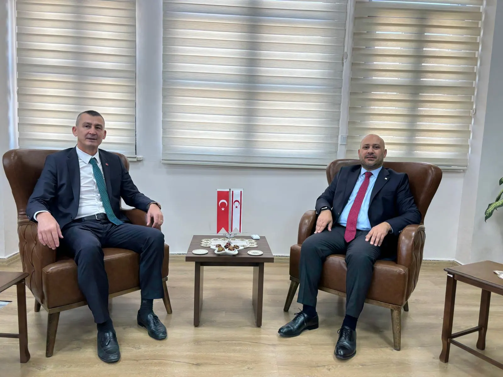 Rektör Arıöz’den Kktc Baş Konsolosu Özgür Ezel’e Ziyaret