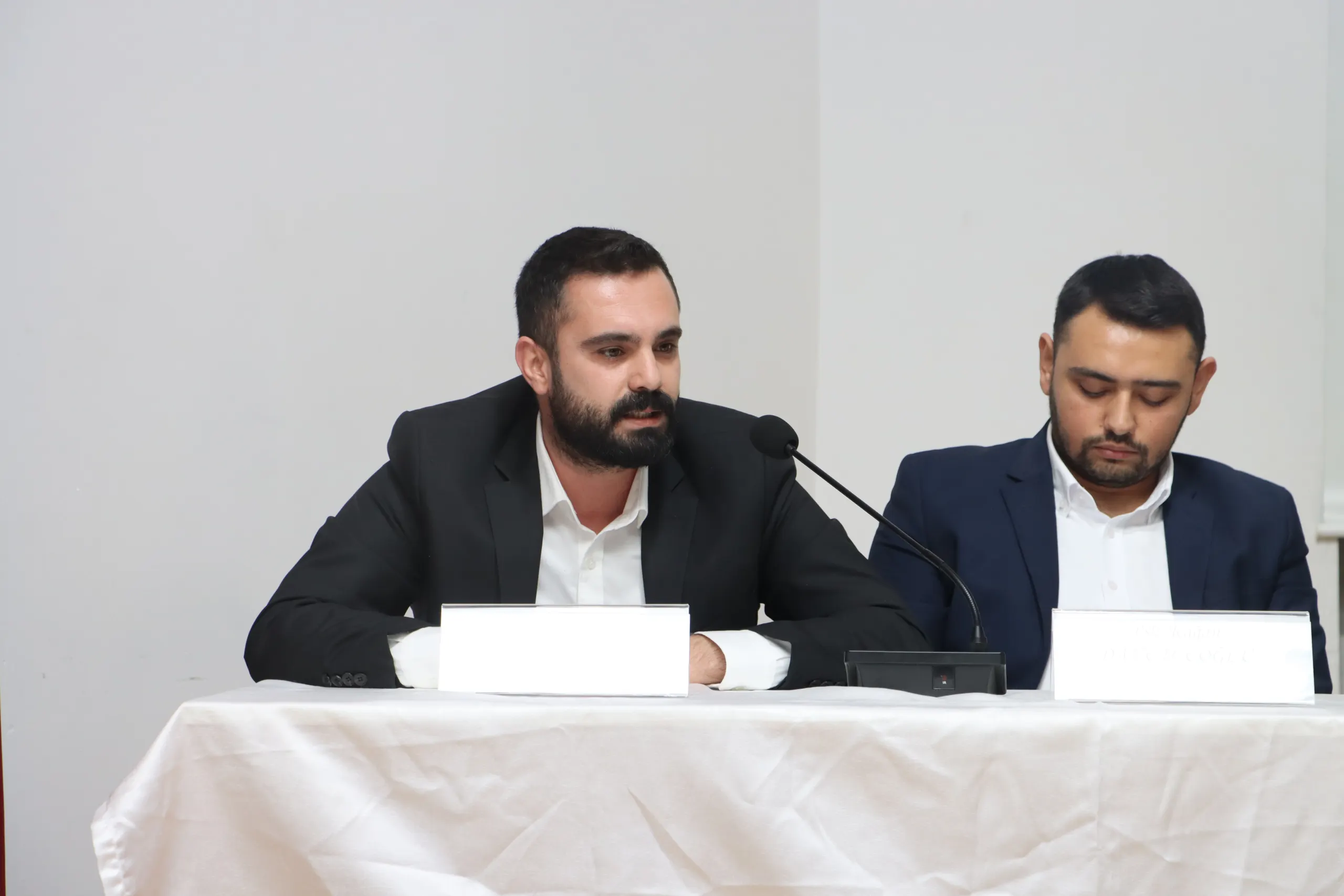 Toros University Graduates Meet With Students
