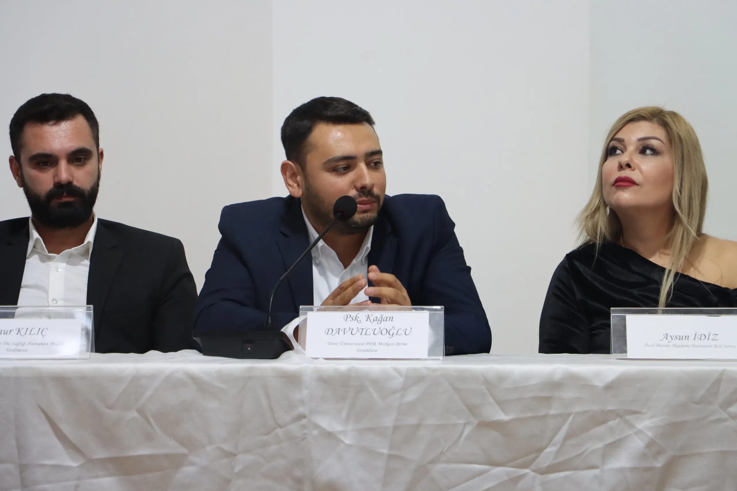 Toros University Graduates Meet With Students