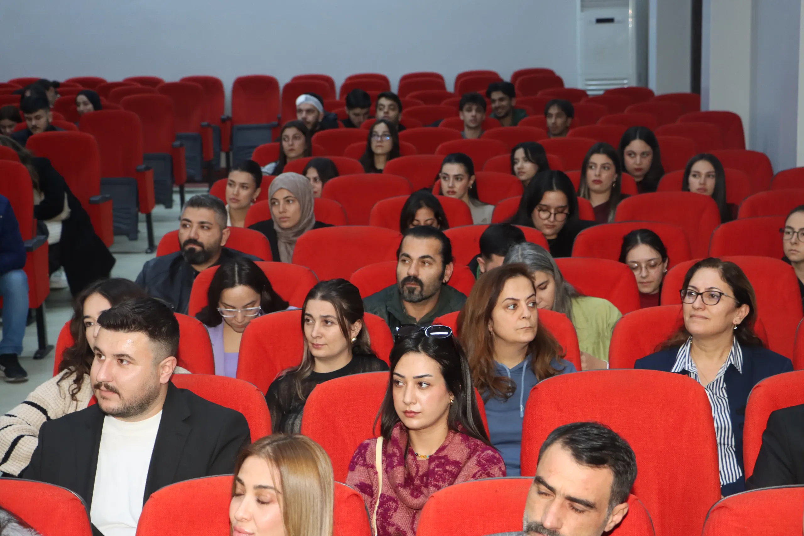 Toros University Graduates Meet With Students