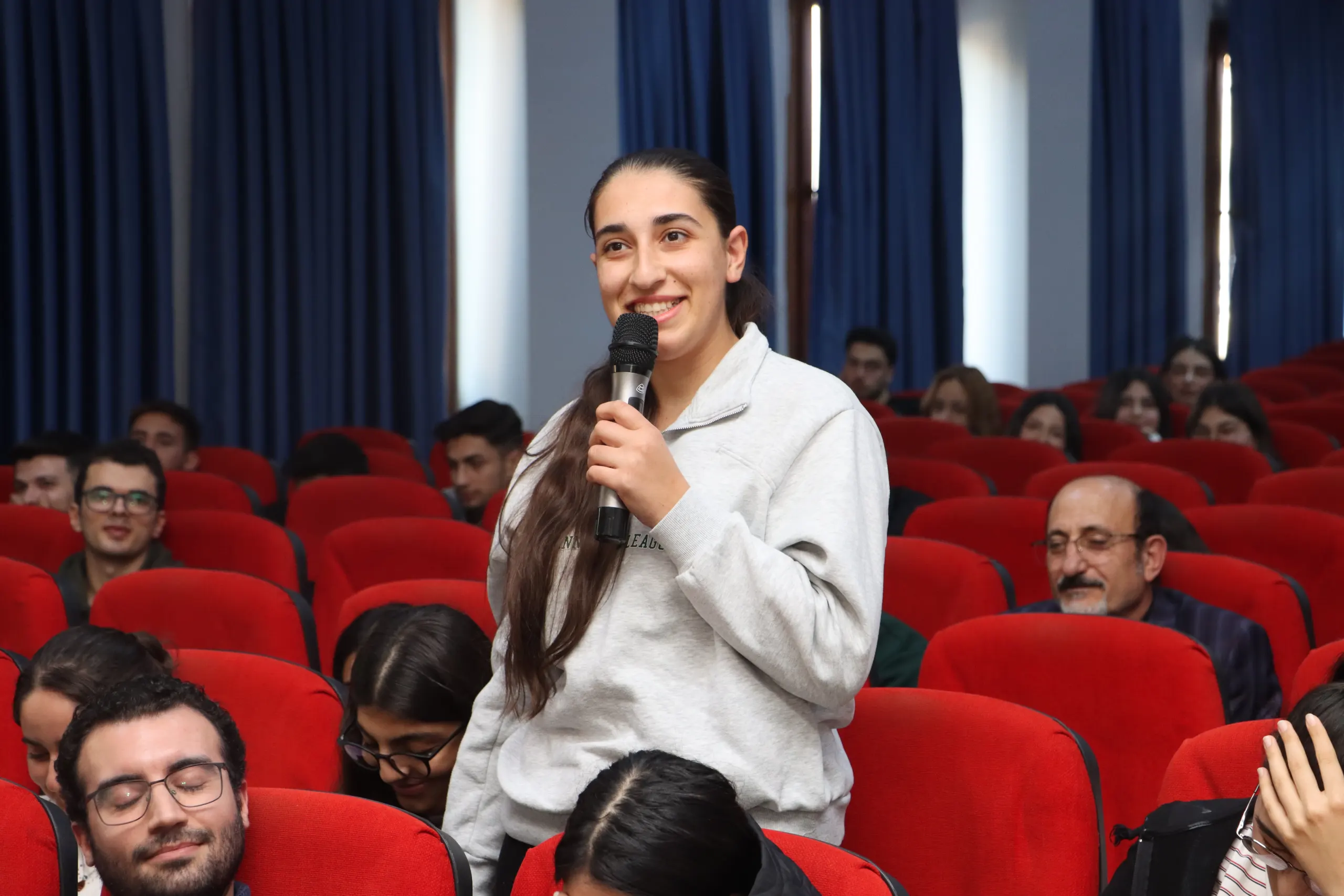 Toros University Graduates Meet With Students