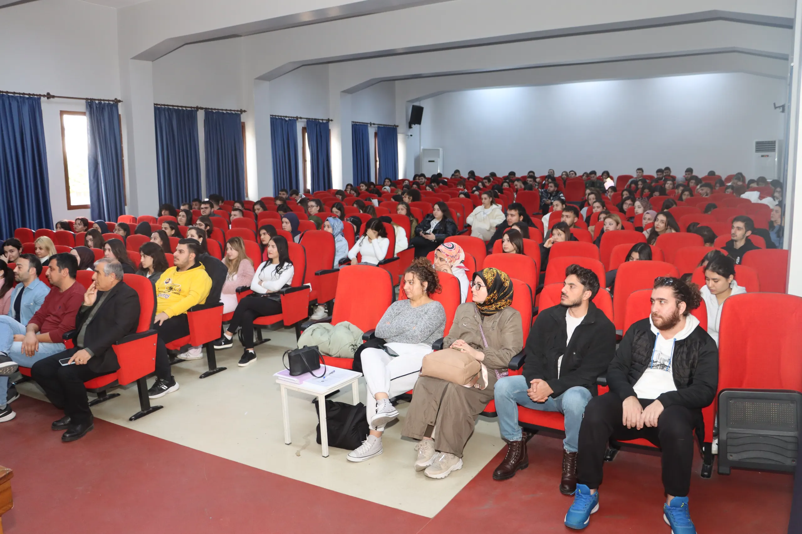 Toros Üniversitesi'nde Narko Gençlik Konferansı Düzenlendi