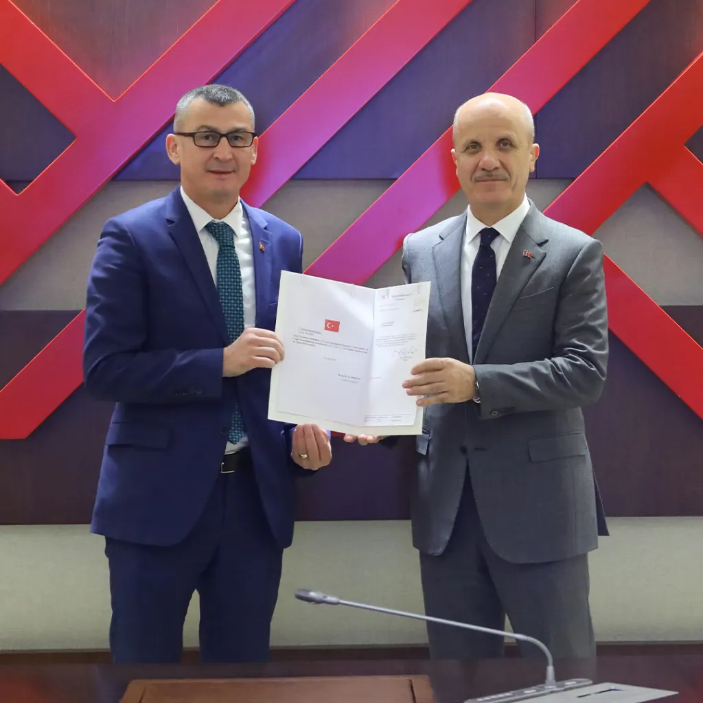 Toros Üniversitesi Rektörlüğüne Yeniden Atanan Prof.dr. Ömer Arıöz Mazbatasını Aldı