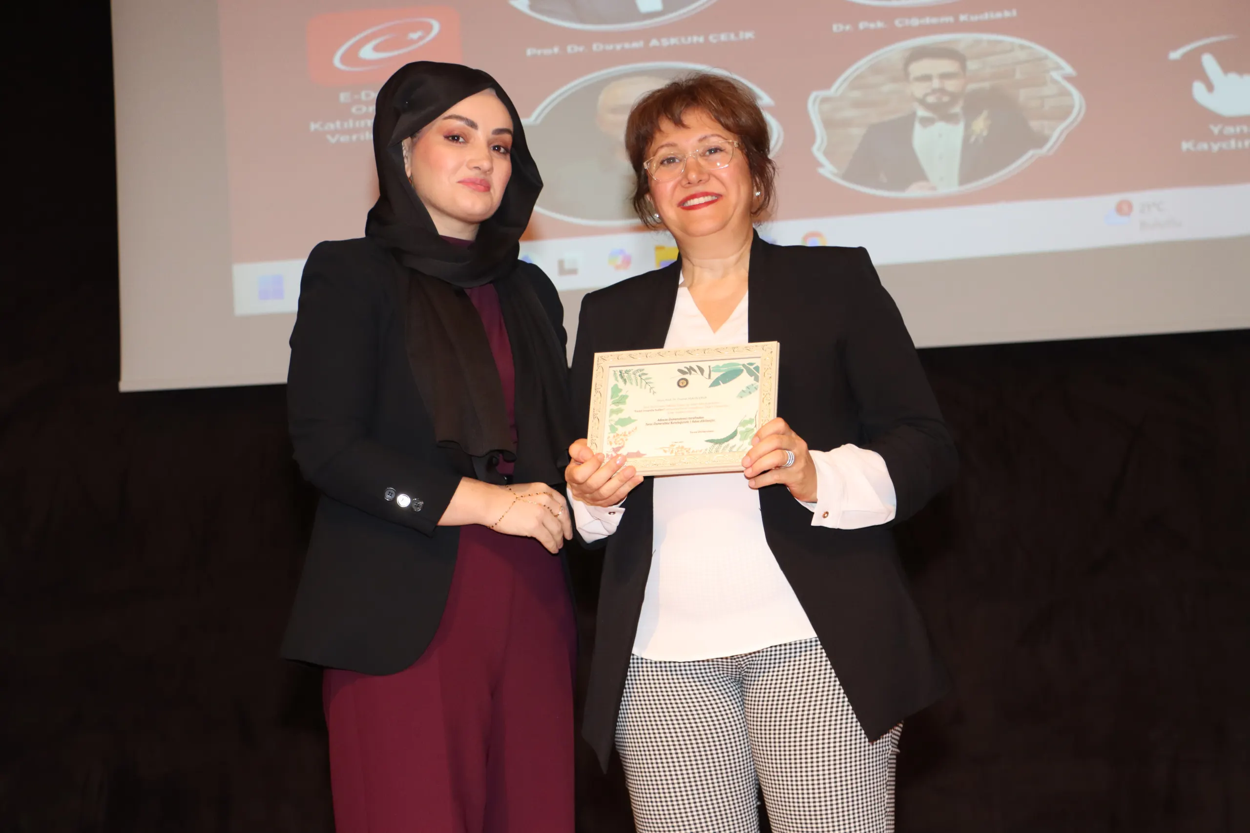 “farklı İnsanlık Halleri” Sempozyumu Gerçekleşti