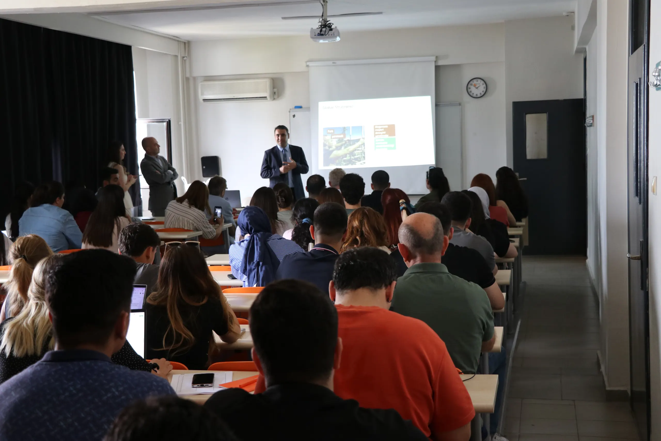 İisbf Tarafından Bankacılık Semineri Düzenlendi