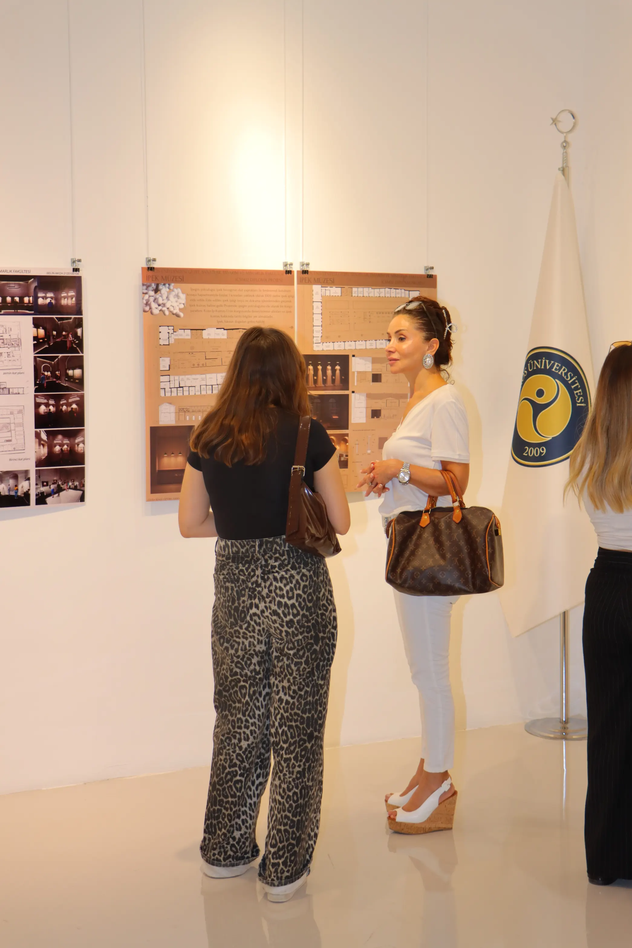 Gülüm Özveren Sanat Galerisi’nde Mezuniyet Projeleri Sergisi Açıldı