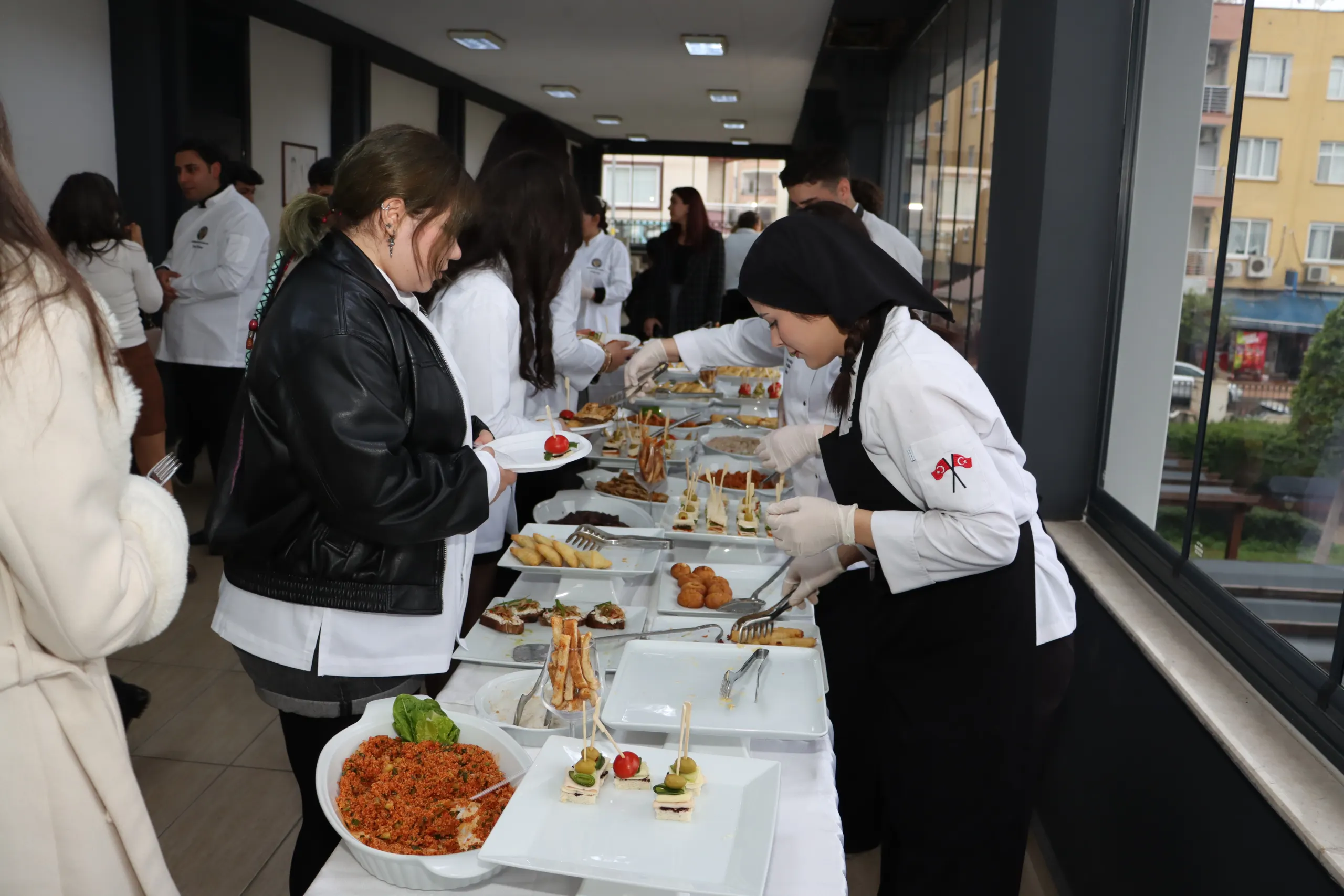 Gastronomi ve Mutfak Sanatları Öğrencileri Ceket Giydi