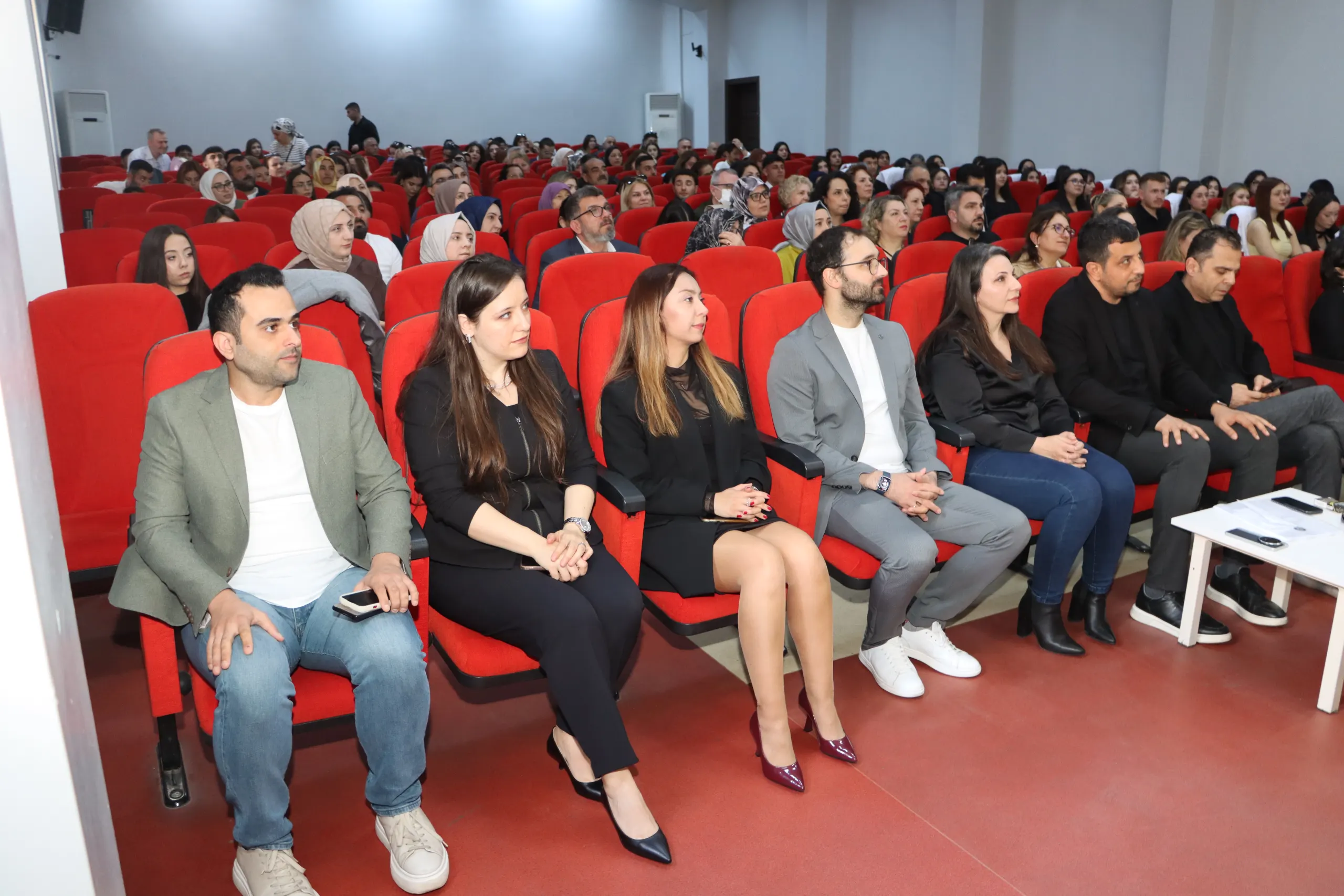 Toros Üniversitesi’nde Çifte Kutlama: Genç Fizyoterapistler Günü’nde Önlük Giydi