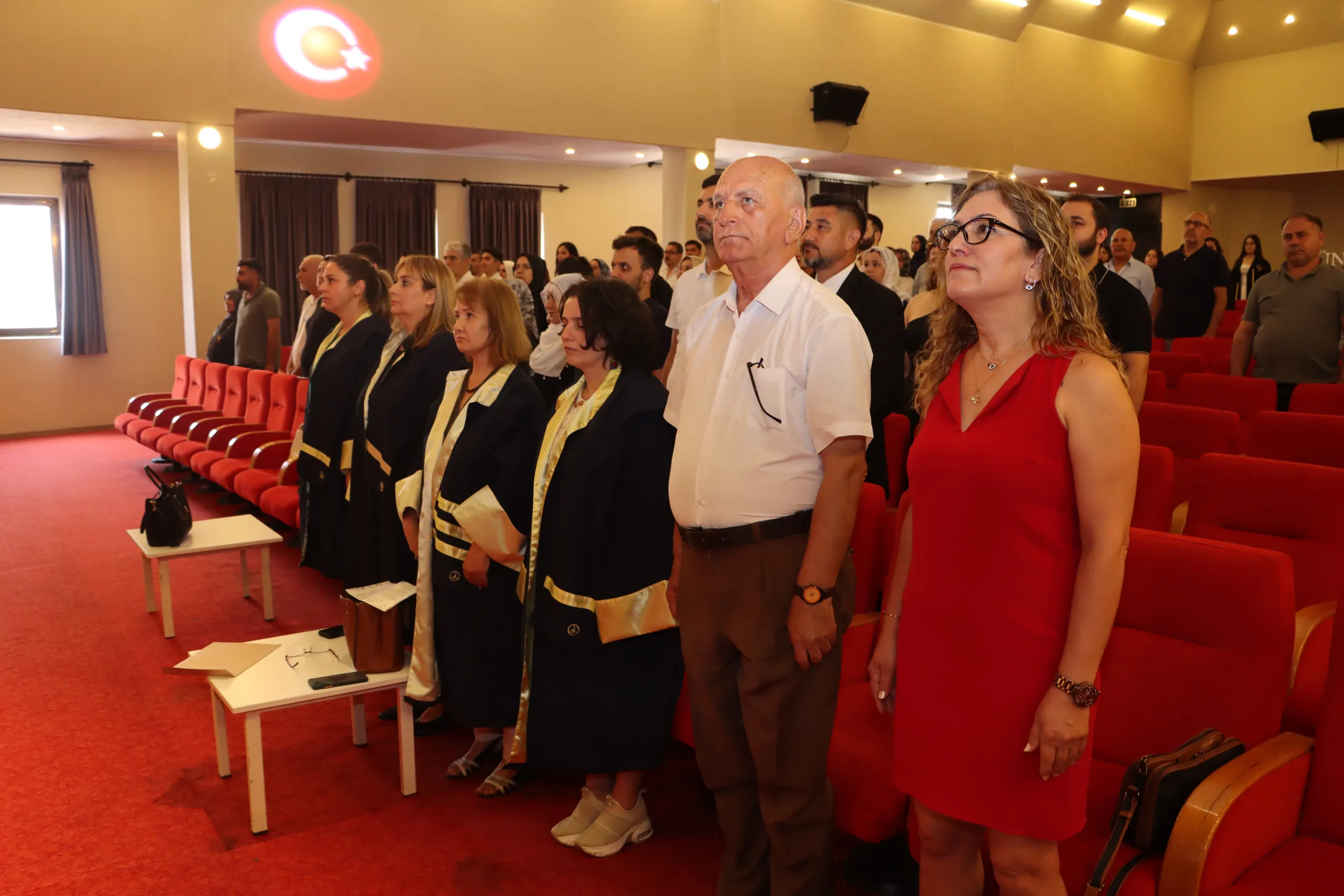 Geleceğin Hemşireleri Yemin Ederek Mesleğe Adım Attı