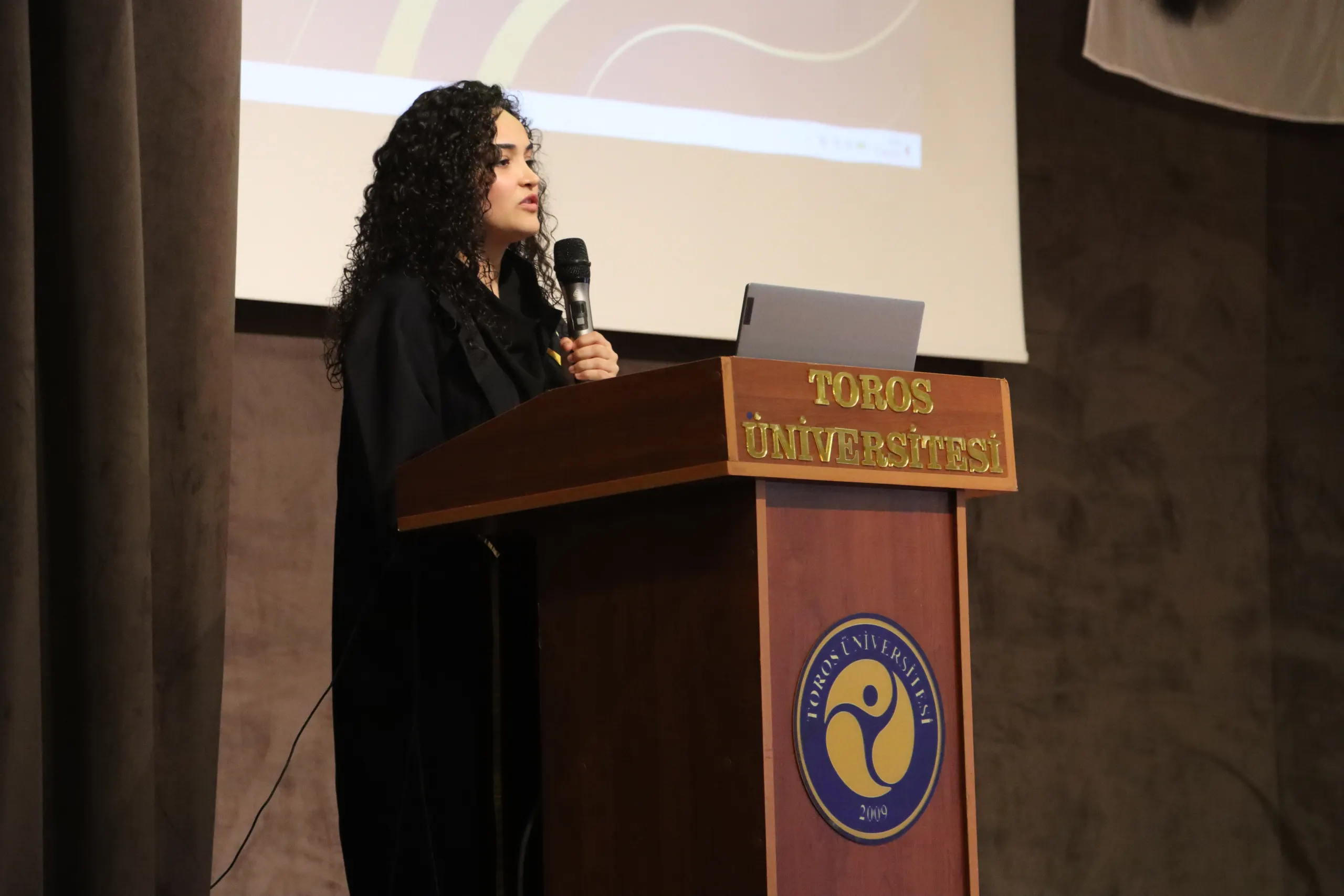 Geleceğin Hemşireleri Yemin Ederek Mesleğe Adım Attı