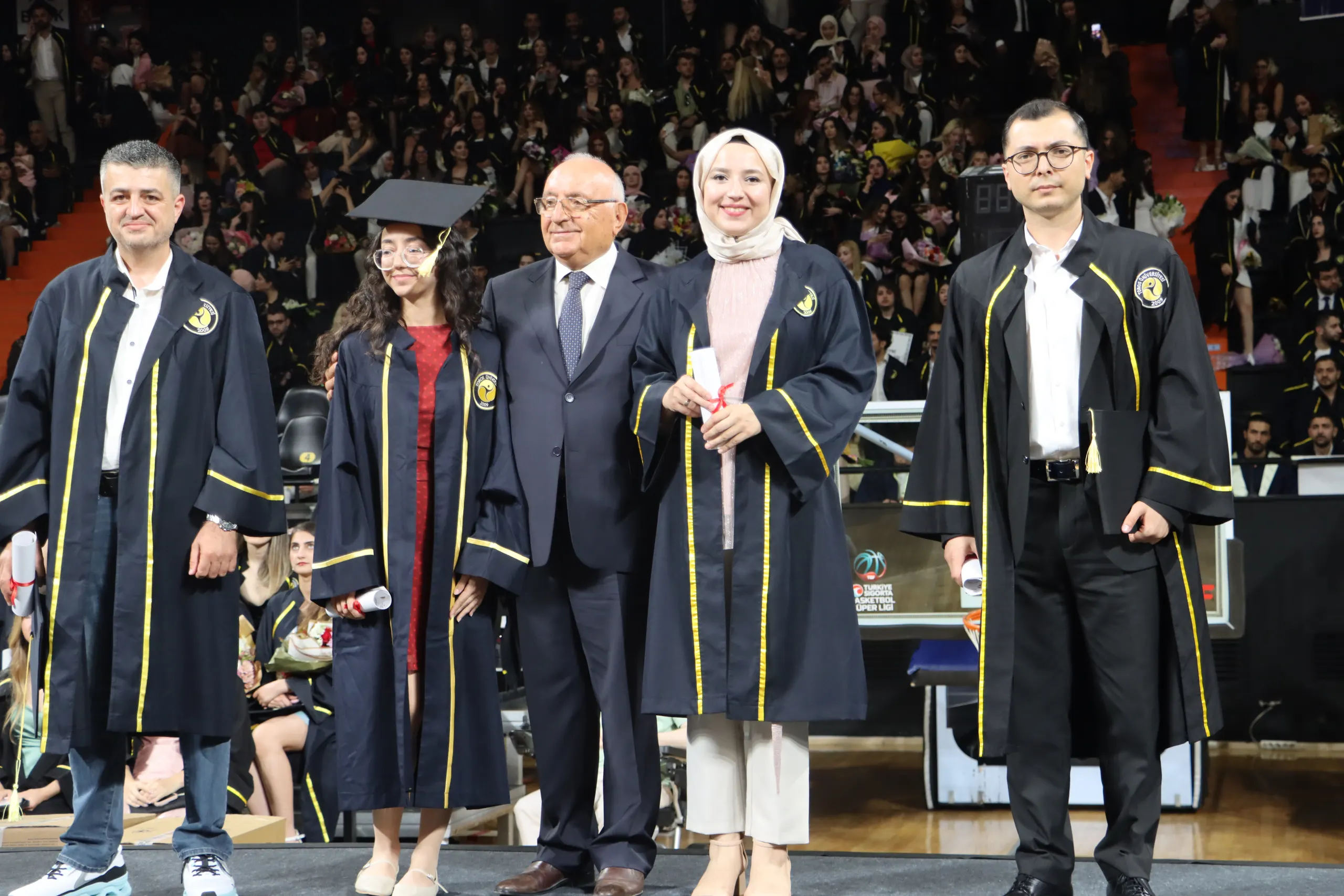 Toros Üniversitesi’nde Mezuniyet Coşkusu
