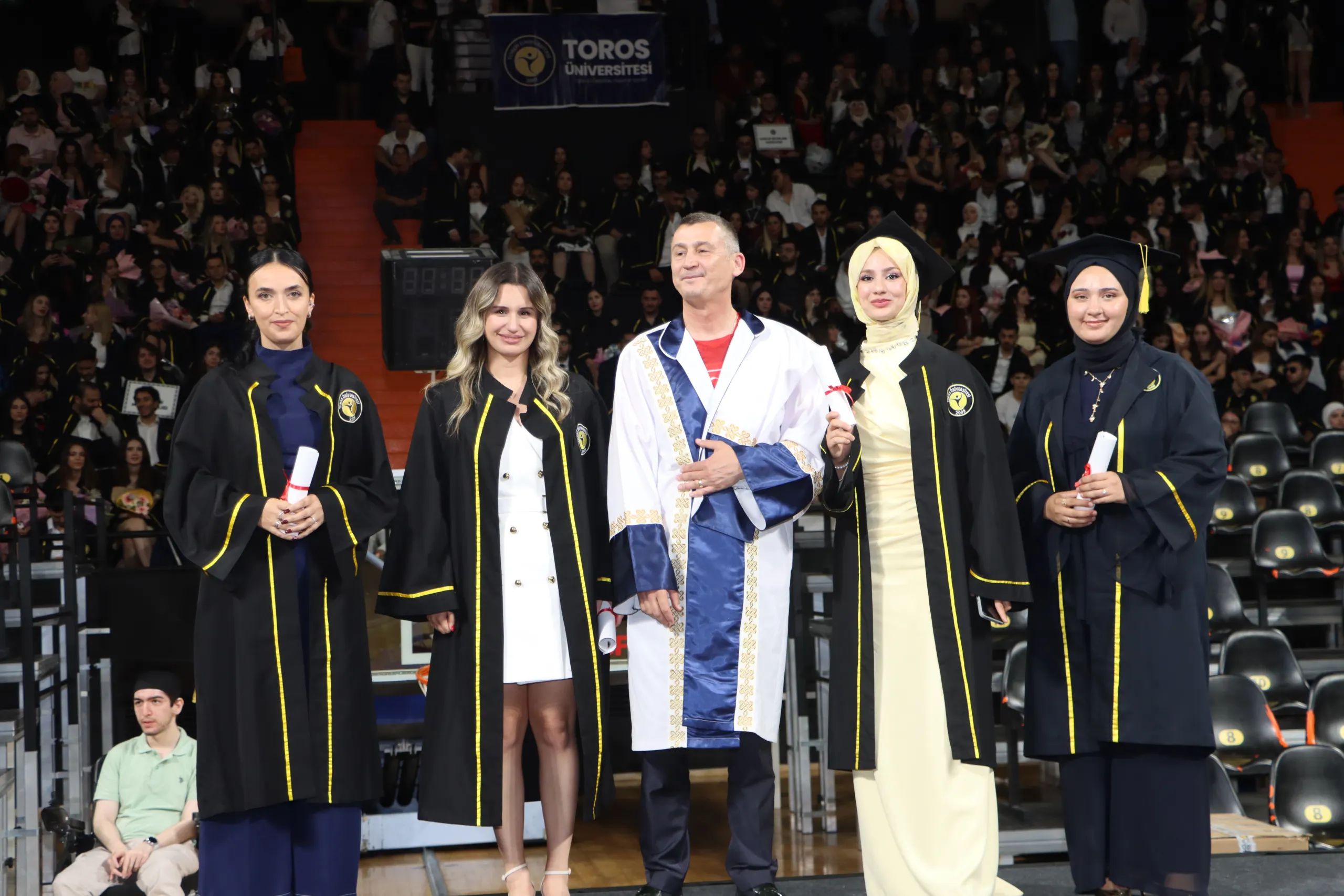 Toros Üniversitesi’nde Mezuniyet Coşkusu
