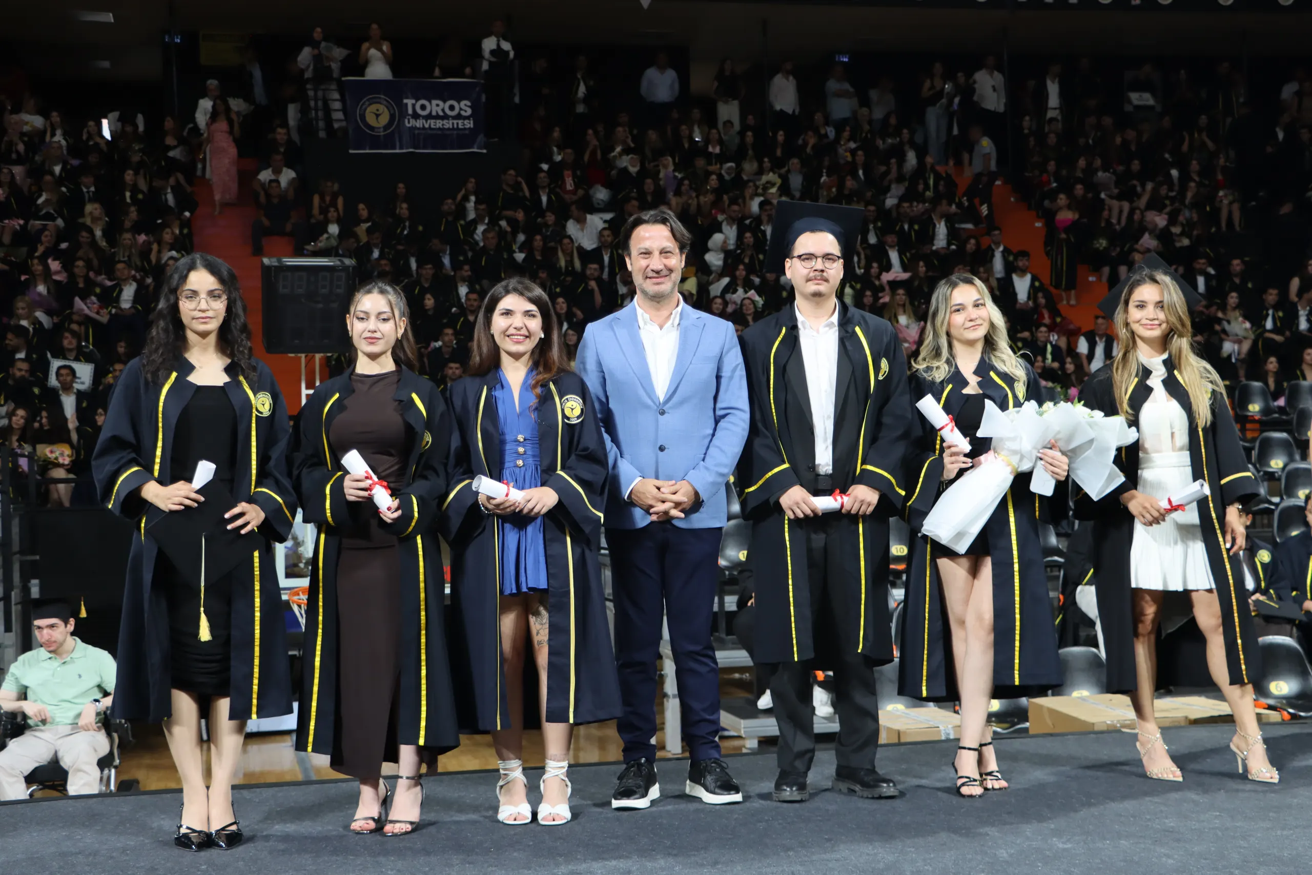 Toros Üniversitesi’nde Mezuniyet Coşkusu