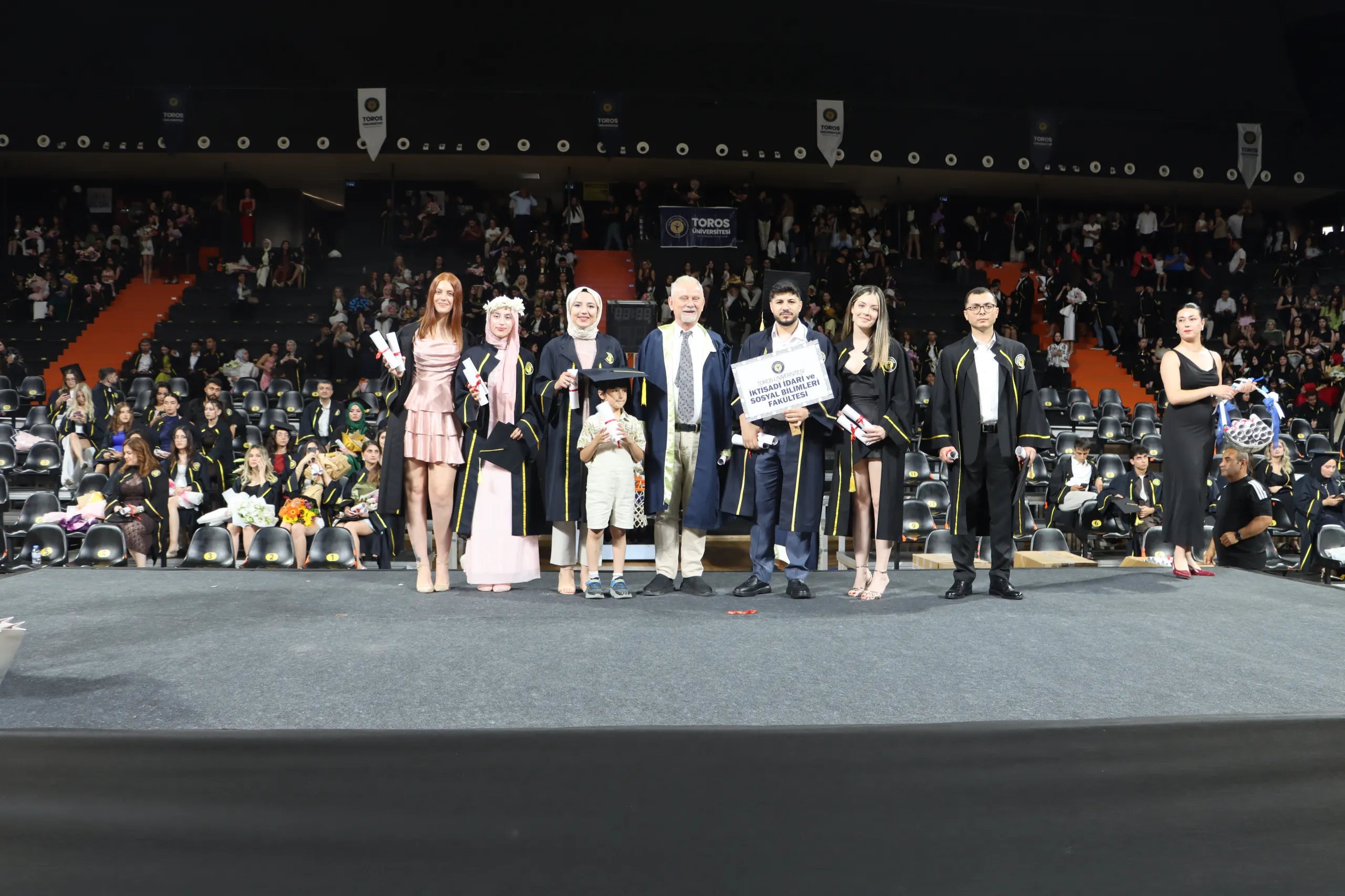 Toros Üniversitesi’nde Mezuniyet Coşkusu