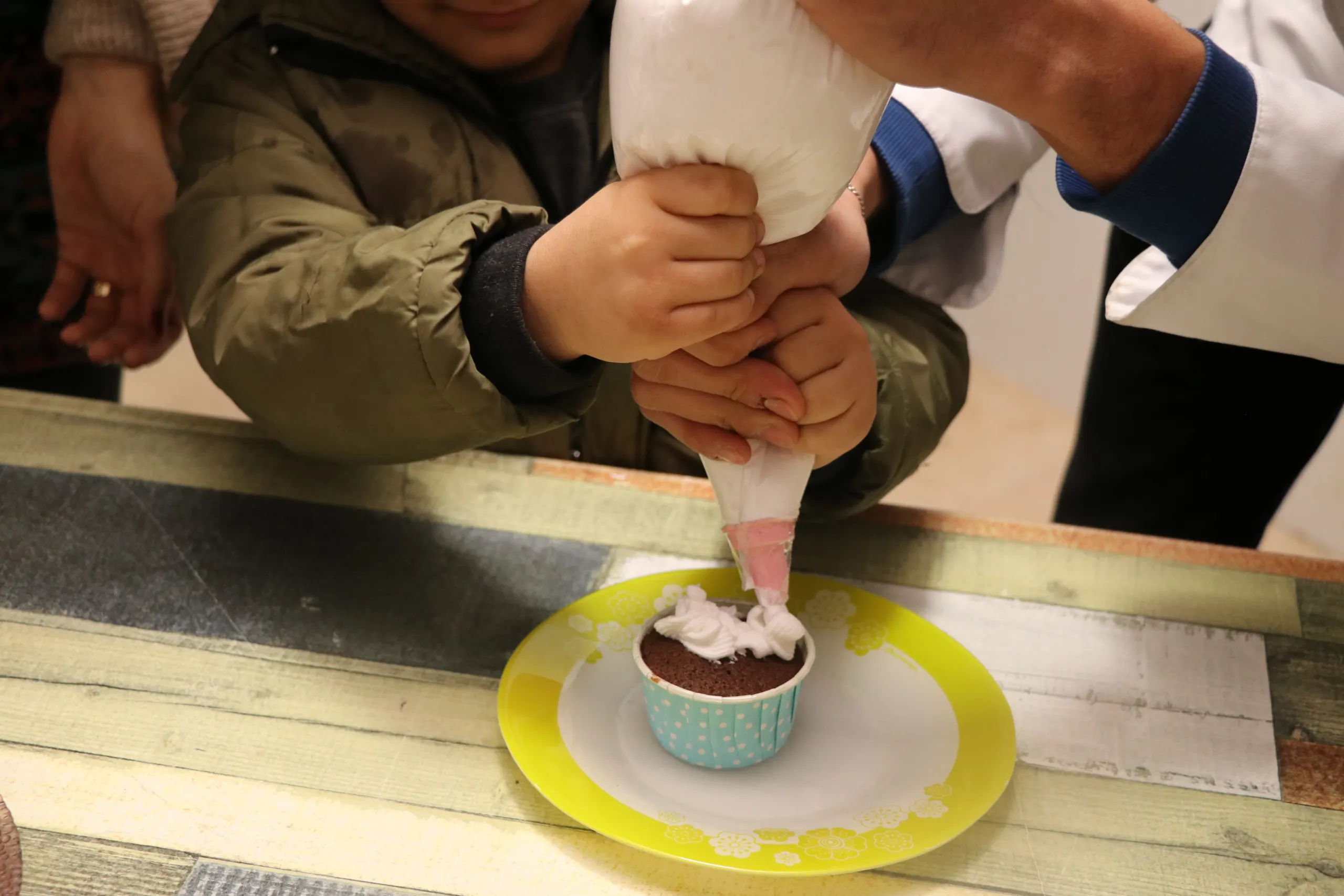 Aşçılık Öğrencileri’nden Özel Çocuklara Cup Cake ve Kurabiye Atölyesi