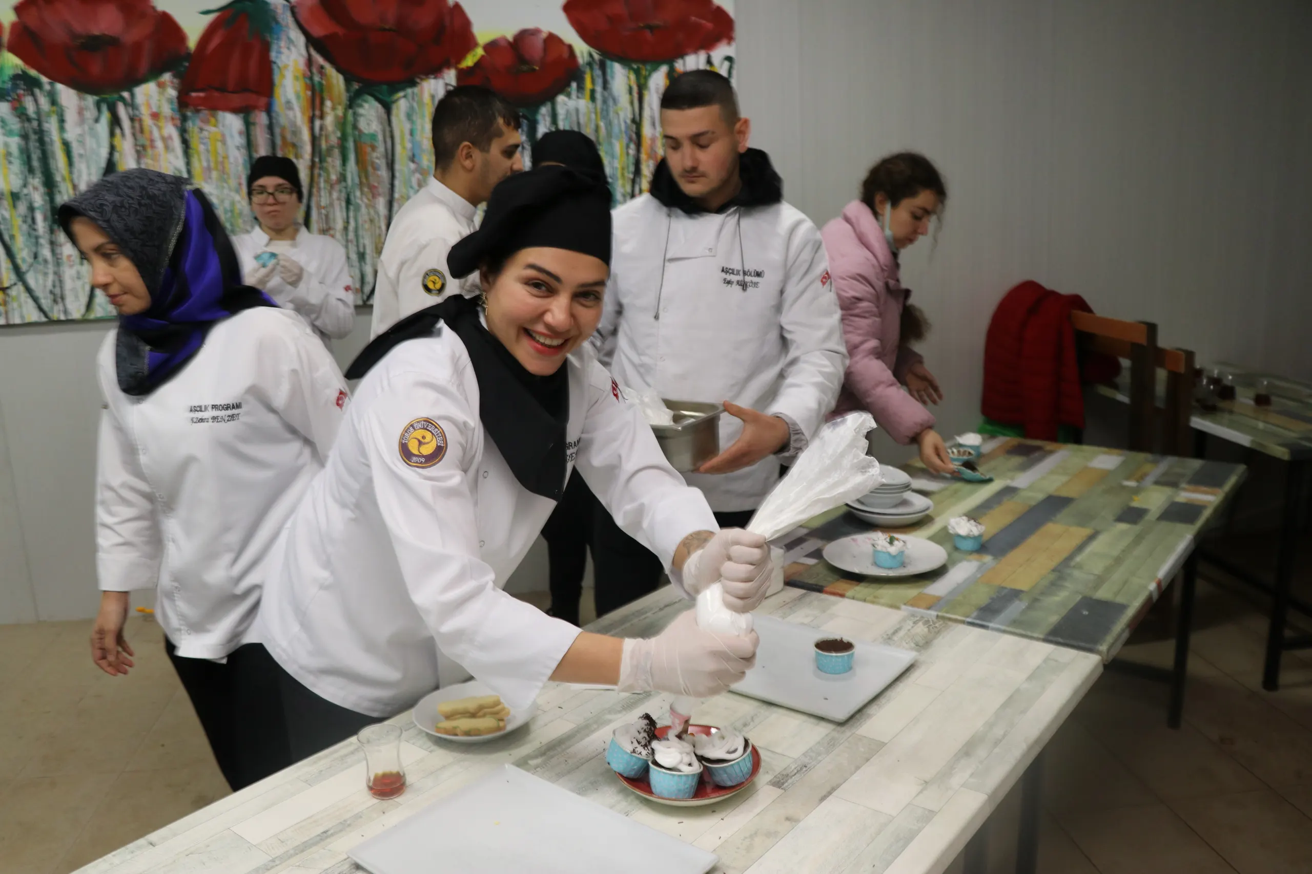 Aşçılık Öğrencileri’nden Özel Çocuklara Cup Cake ve Kurabiye Atölyesi