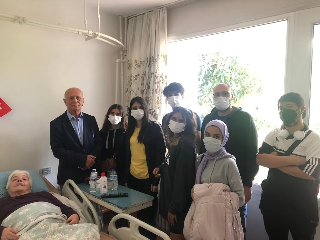 Toroslu Öğrenciler’den Huzurevi’ne Ziyaret