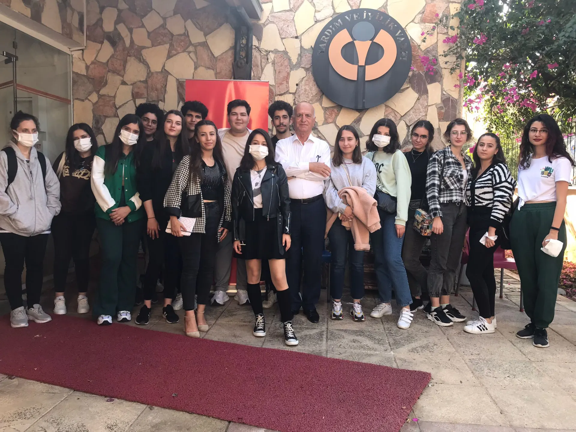 Öğrencilerimiz'den Huzurevi Ziyareti