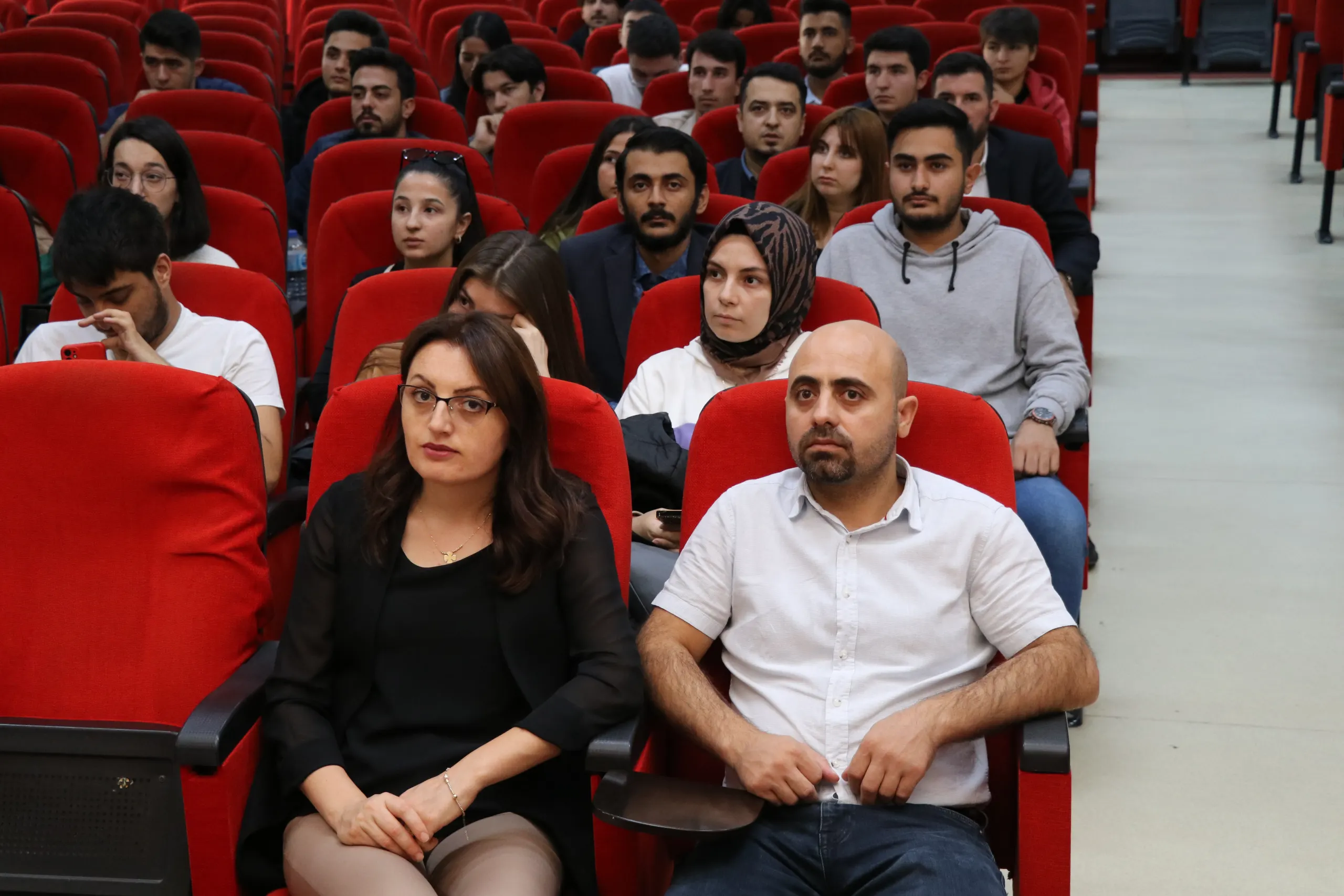 Optisyenlik Öğrencilerine Kontakt Lens Çeşitleri ve Kullanımı Bilgilendirme Semineri