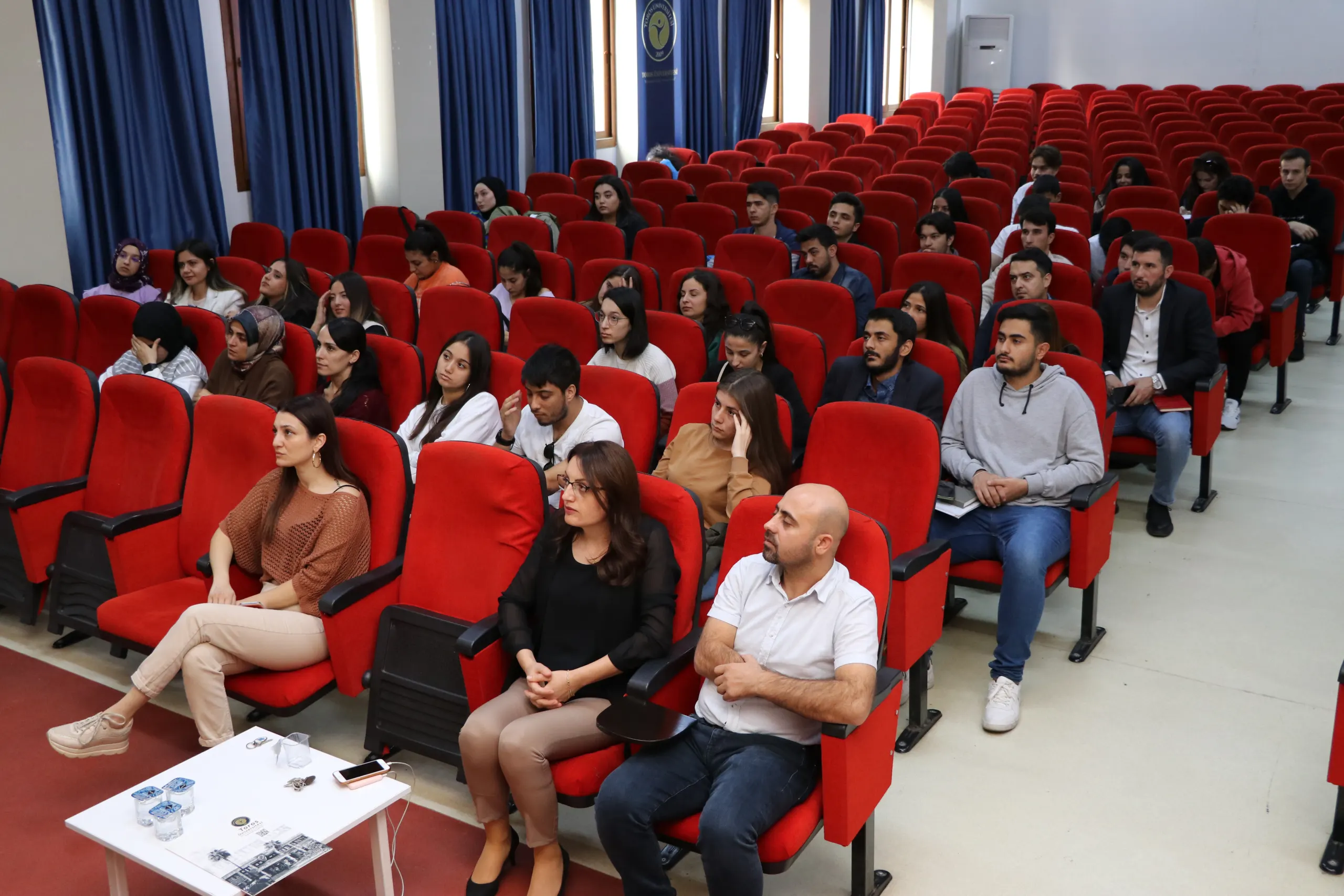 Optisyenlik Öğrencilerine Kontakt Lens Çeşitleri ve Kullanımı Bilgilendirme Semineri