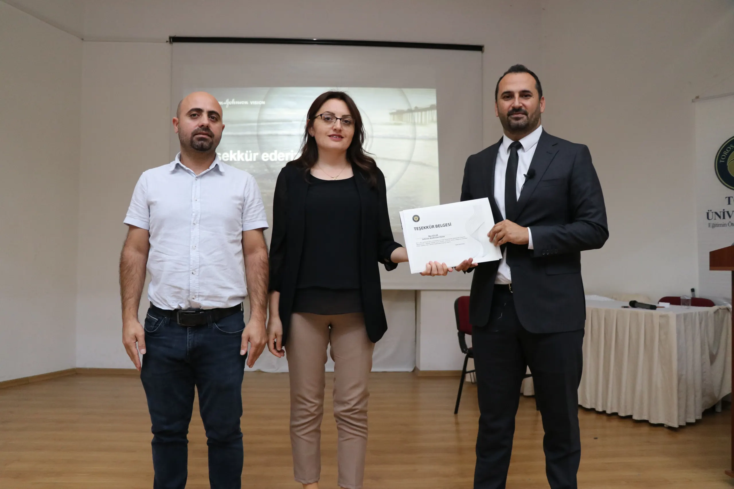 Optisyenlik Öğrencilerine Kontakt Lens Çeşitleri ve Kullanımı Bilgilendirme Semineri