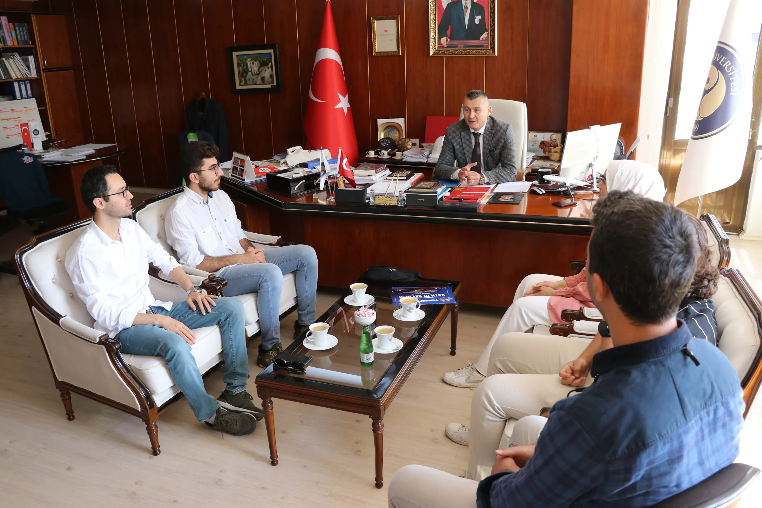 Teknofest 2023'te finale çıkan Smartlab Harvest Business Takımı Rektörümüzü ziyaret etti